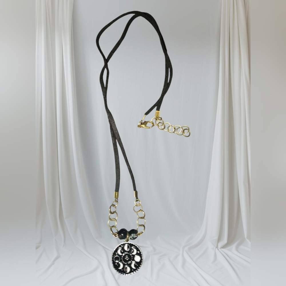Elegant Black and Gold Necklace